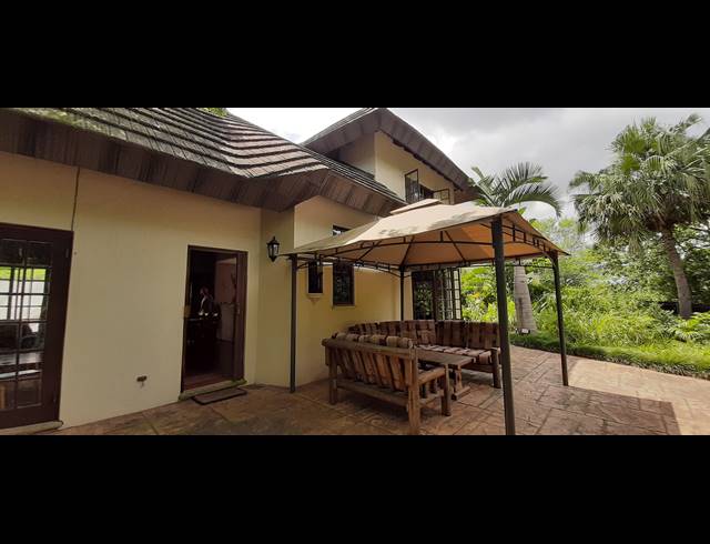 3 BEDROOM TOWNHOUSE FOR SALE IN DAWNCLIFFE